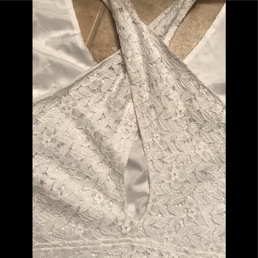 Gorgeous White Cut Out Peplum Top size XL - Picture 3 of 5